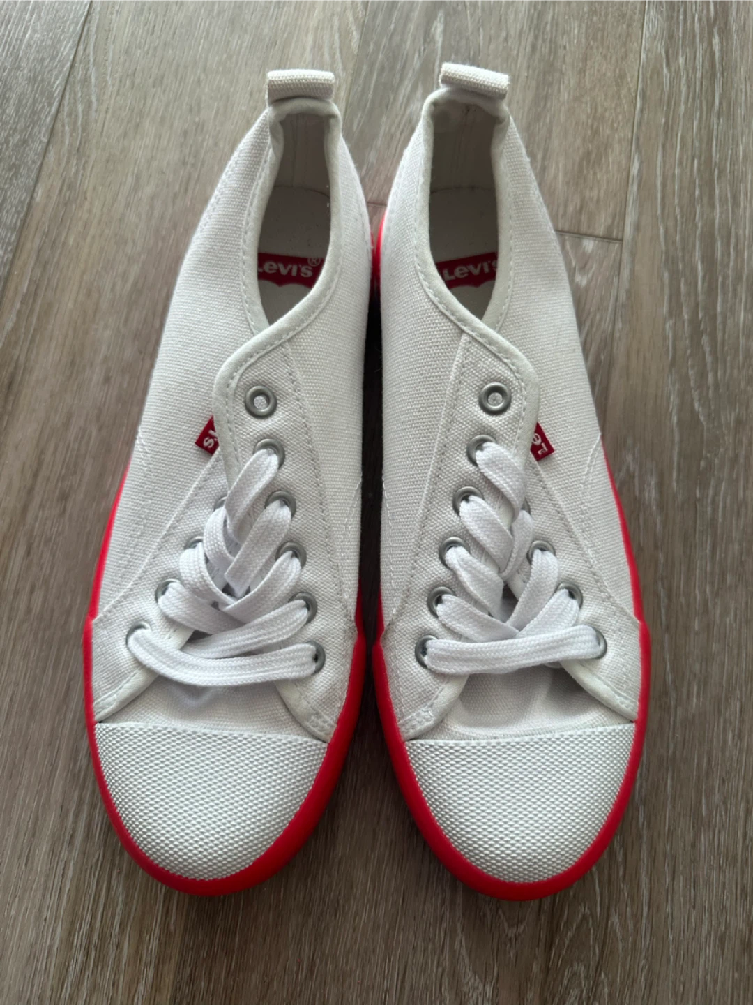 Levi's Maui Canvas Sneakers White pink Size 6 US