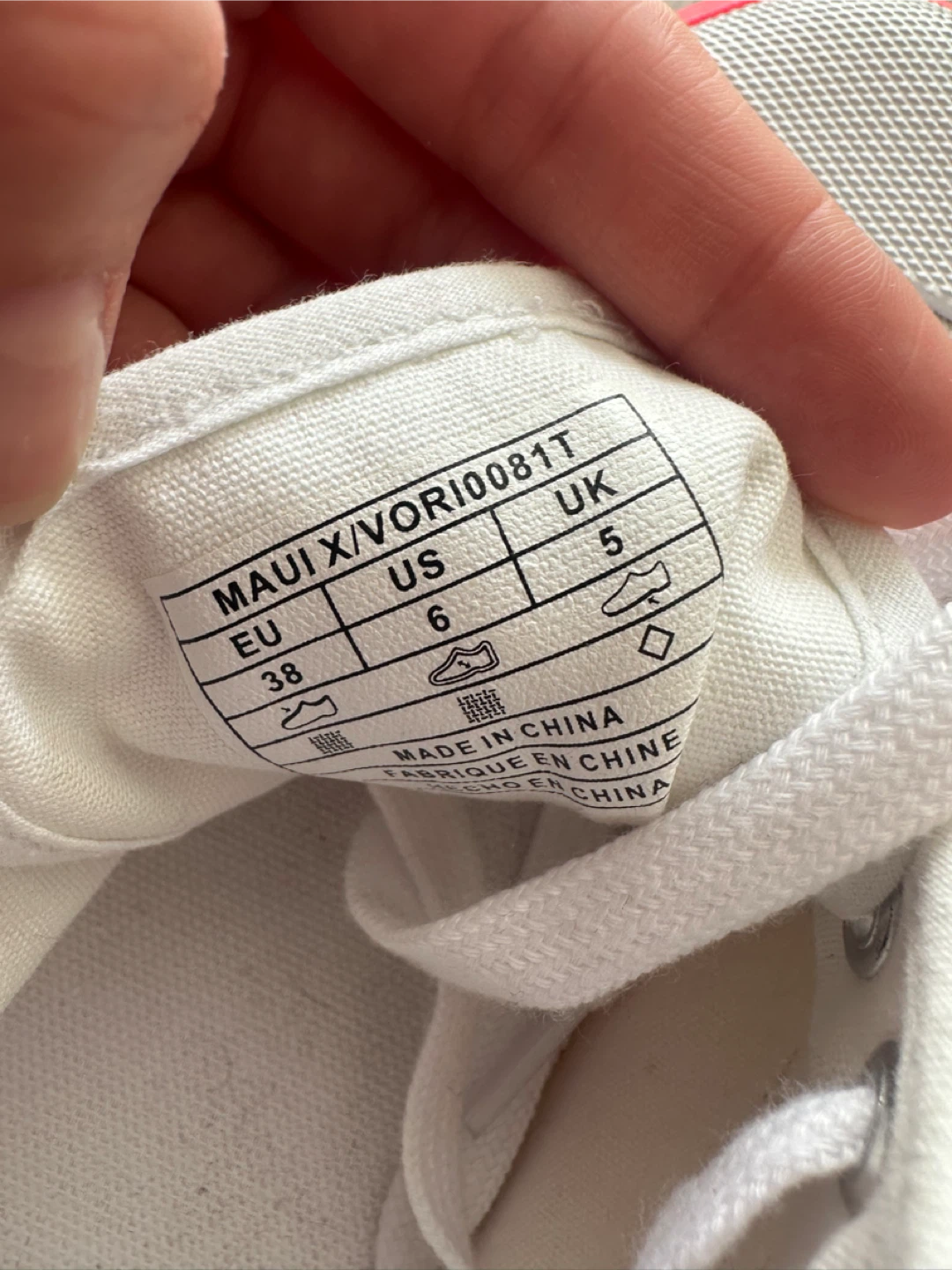 Levi's Maui Canvas Sneakers White pink Size 6 US - photo 5
