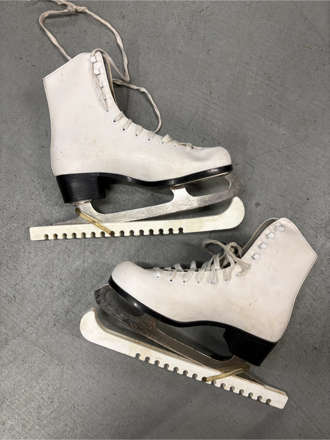 Ladies 10 CCM Competitor Ice Skates - photo 5