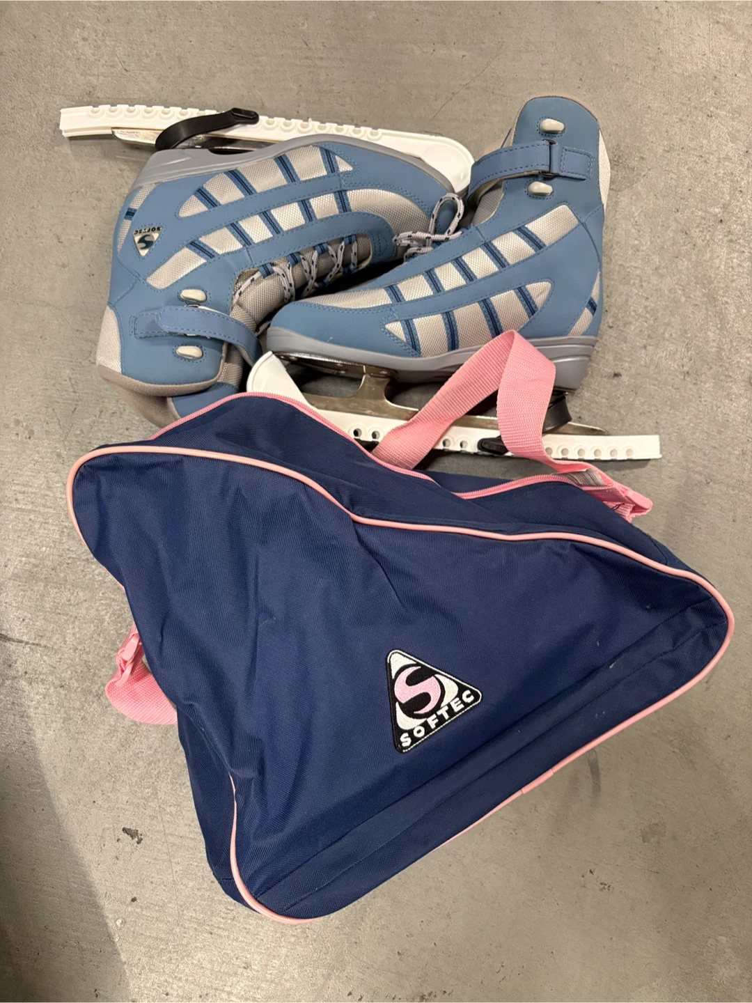 Ladies 9 Softec Ice Skates with guards and bag