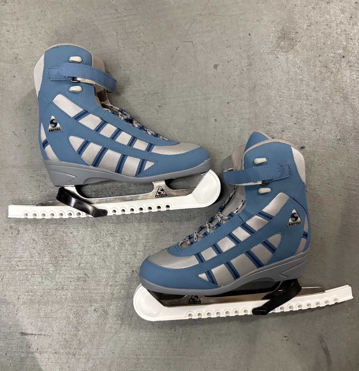 Ladies 9 Softec Ice Skates with guards and bag - photo 2