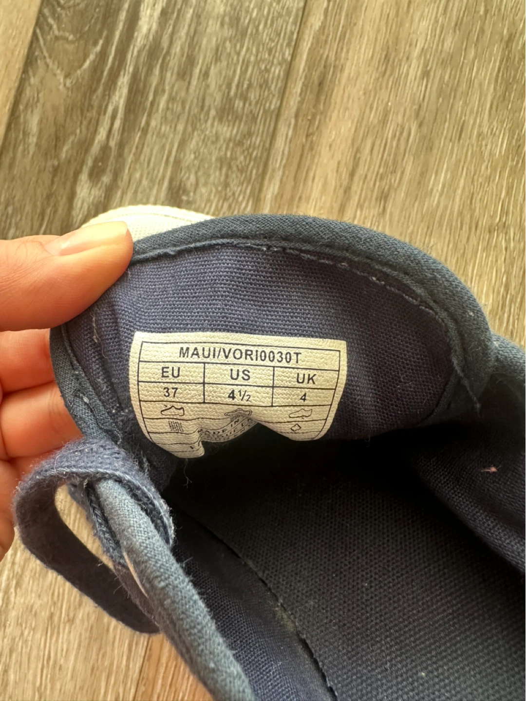 Levi's Navy Canvas Sneakers US 6.5-7 - photo 5