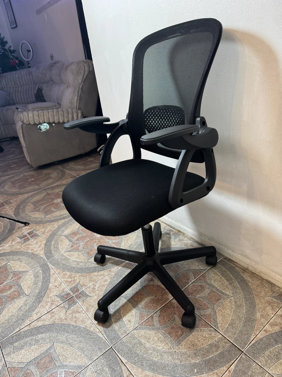 Black Mesh Office Chair - photo 2