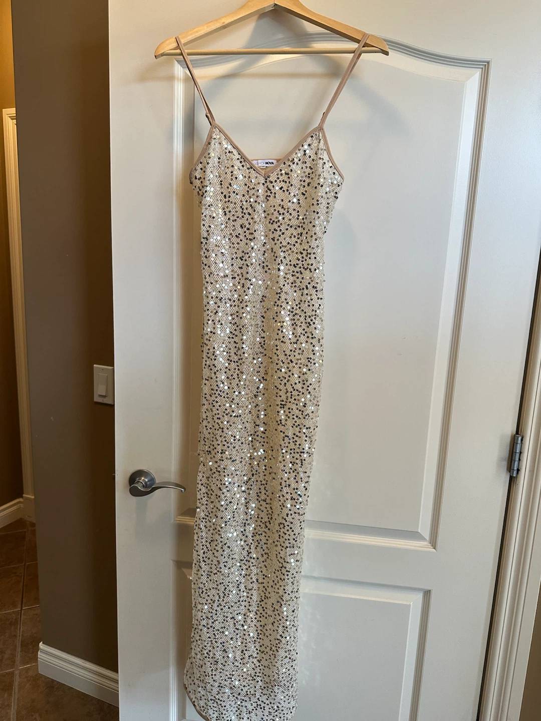 Brand new size medium Fashion Nova gold sequin maxi dress - photo 2