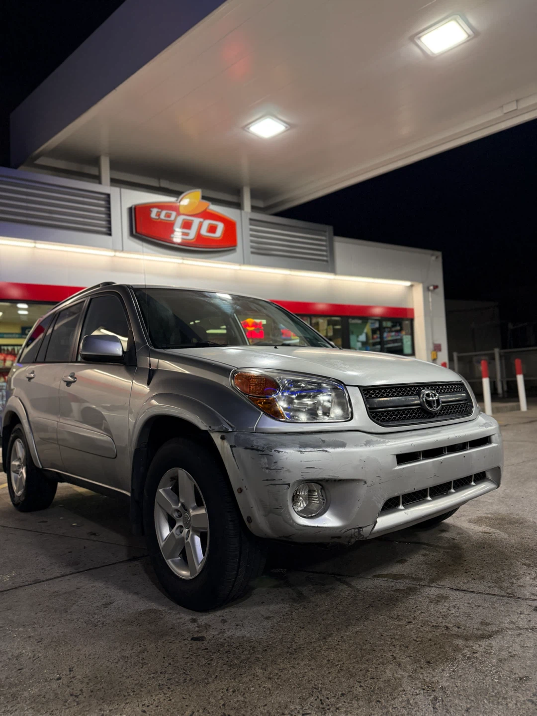 2005 TOYOTA RAV4 L AWD 4X4  80k miles  ONE OWNER - photo 2