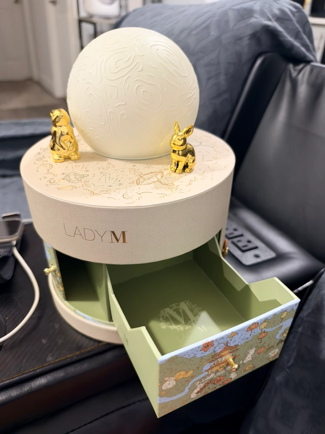 Lady M Mooncake Gift Box Lamp - photo 2