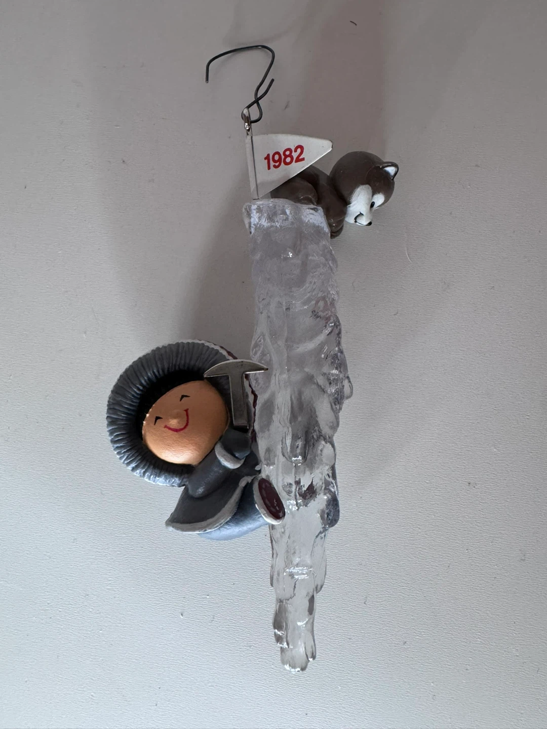 Vintage 1982 Hallmark Keepsake Ornament - photo 3