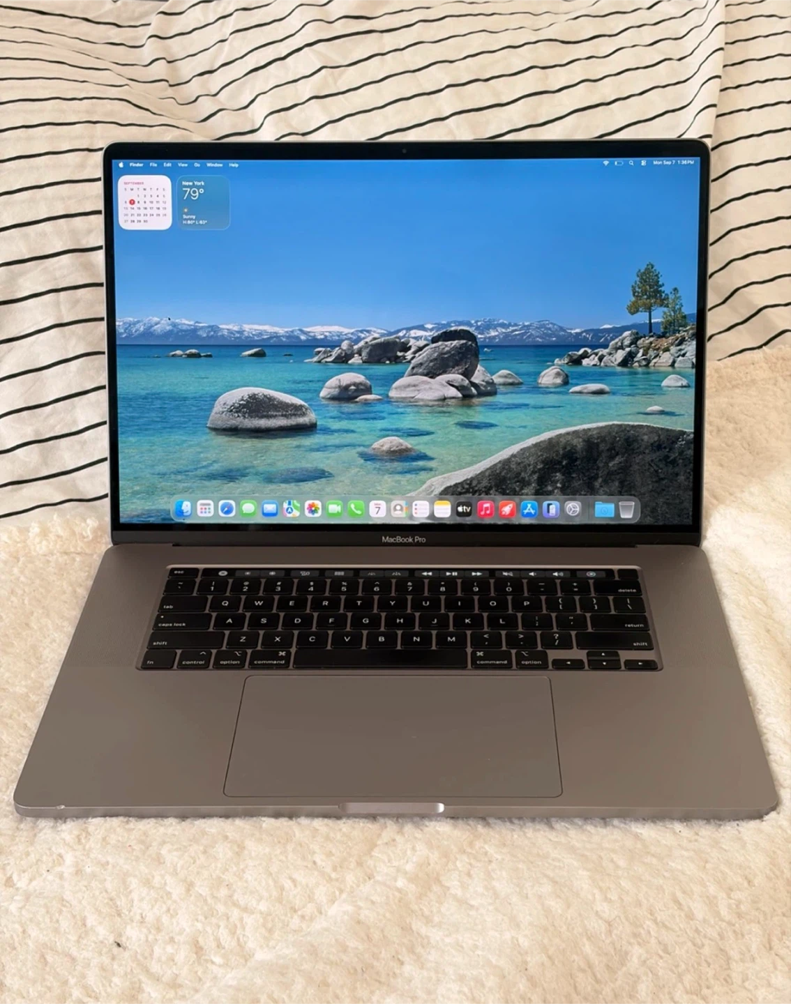 MacBook Pro 16" 2019 (Intel i7 / 16GB / 512GB) — Space Gray