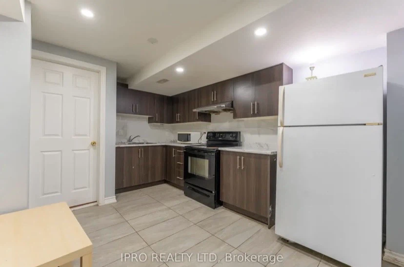 Basement for rent - photo 2