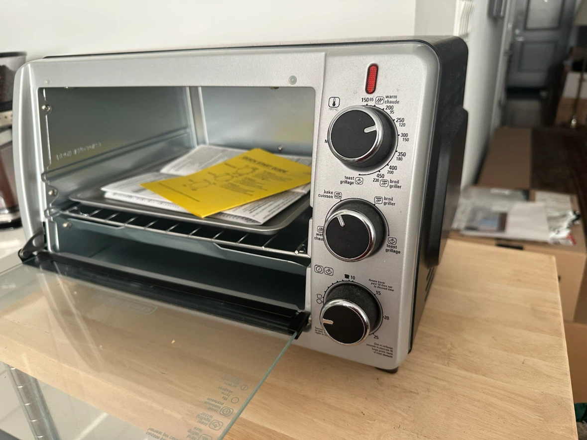 Black & Decker toaster oven - photo 3