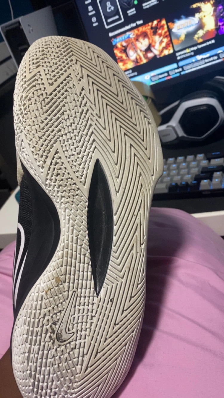 Nike Basketball Shoes - photo 3