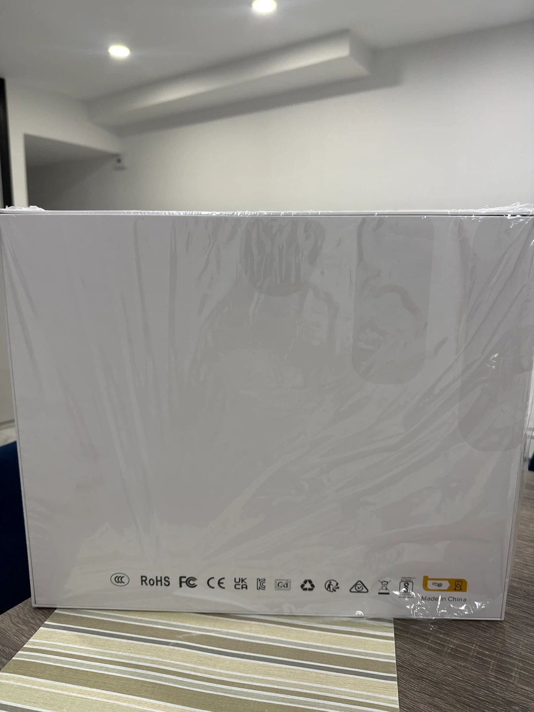 UPERFECT 15.6 inch Portable Monitor with 8000mAh Battery - photo 2