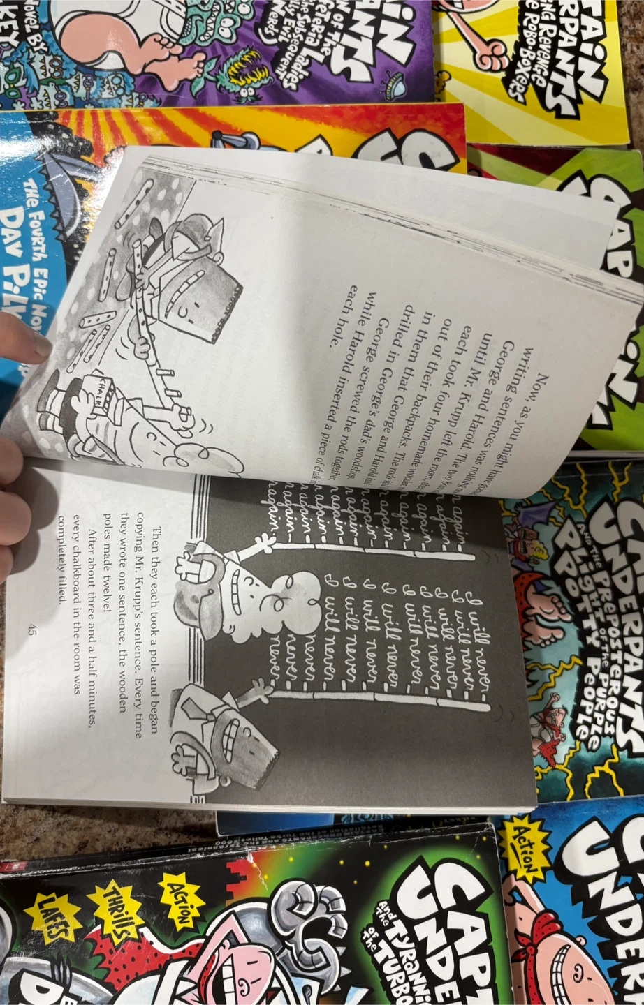 Lot of 10 Captain Underpants Books - photo 2