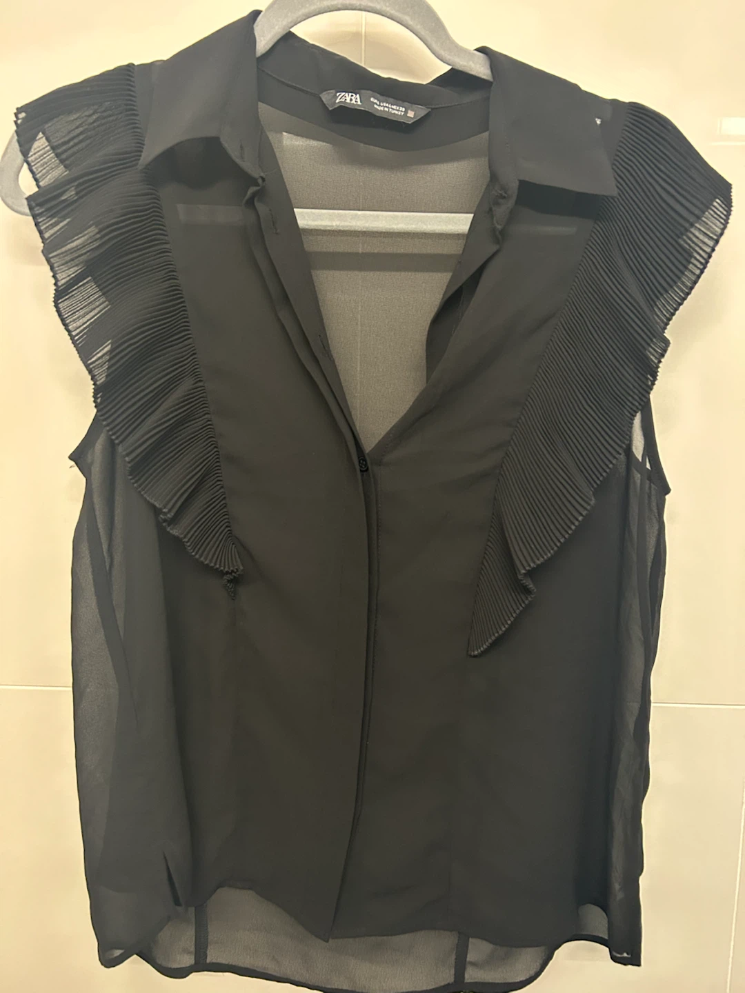 Zara Black Ruffled Sleeveless Blouse