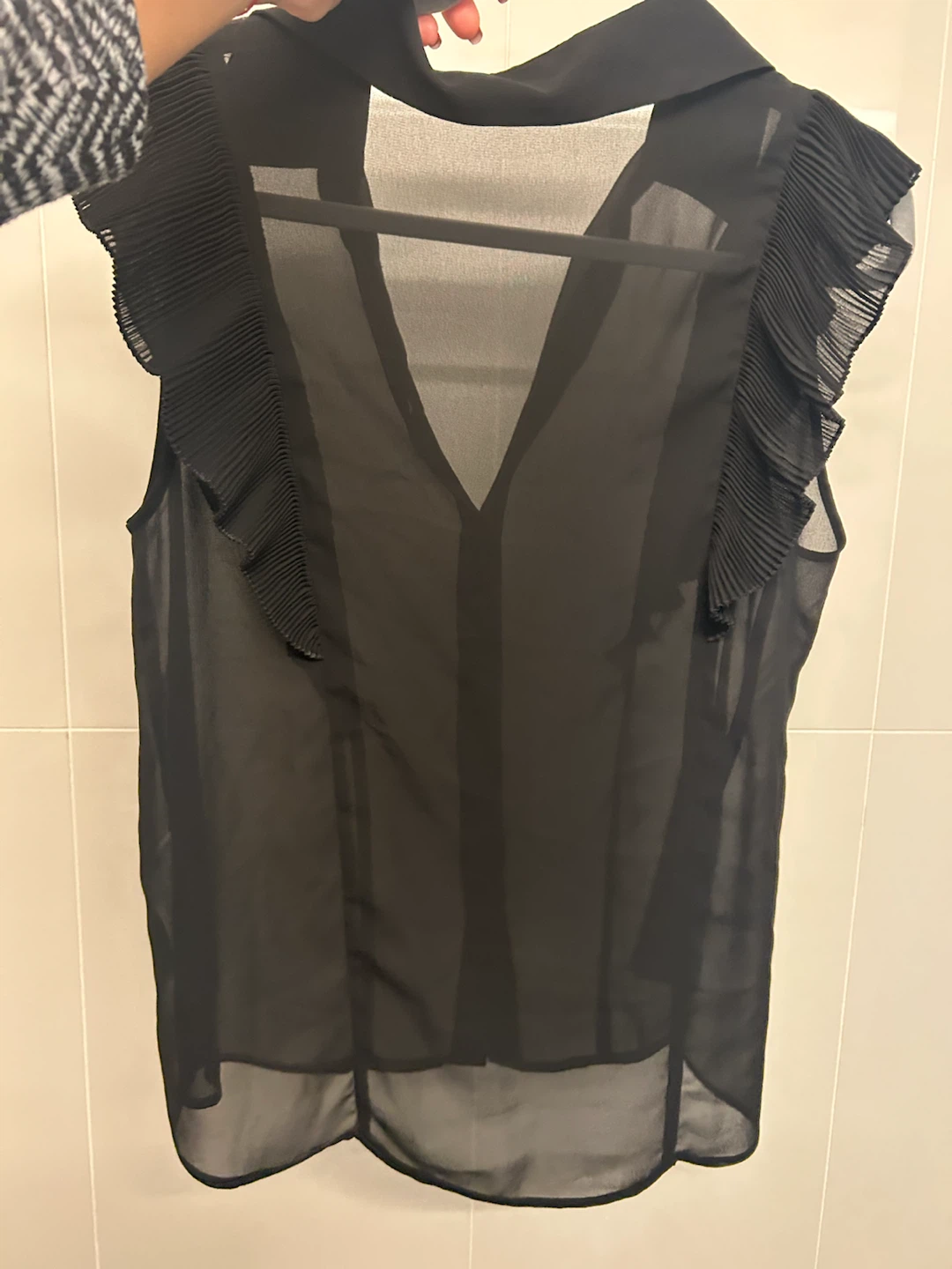 Zara Black Ruffled Sleeveless Blouse - photo 3