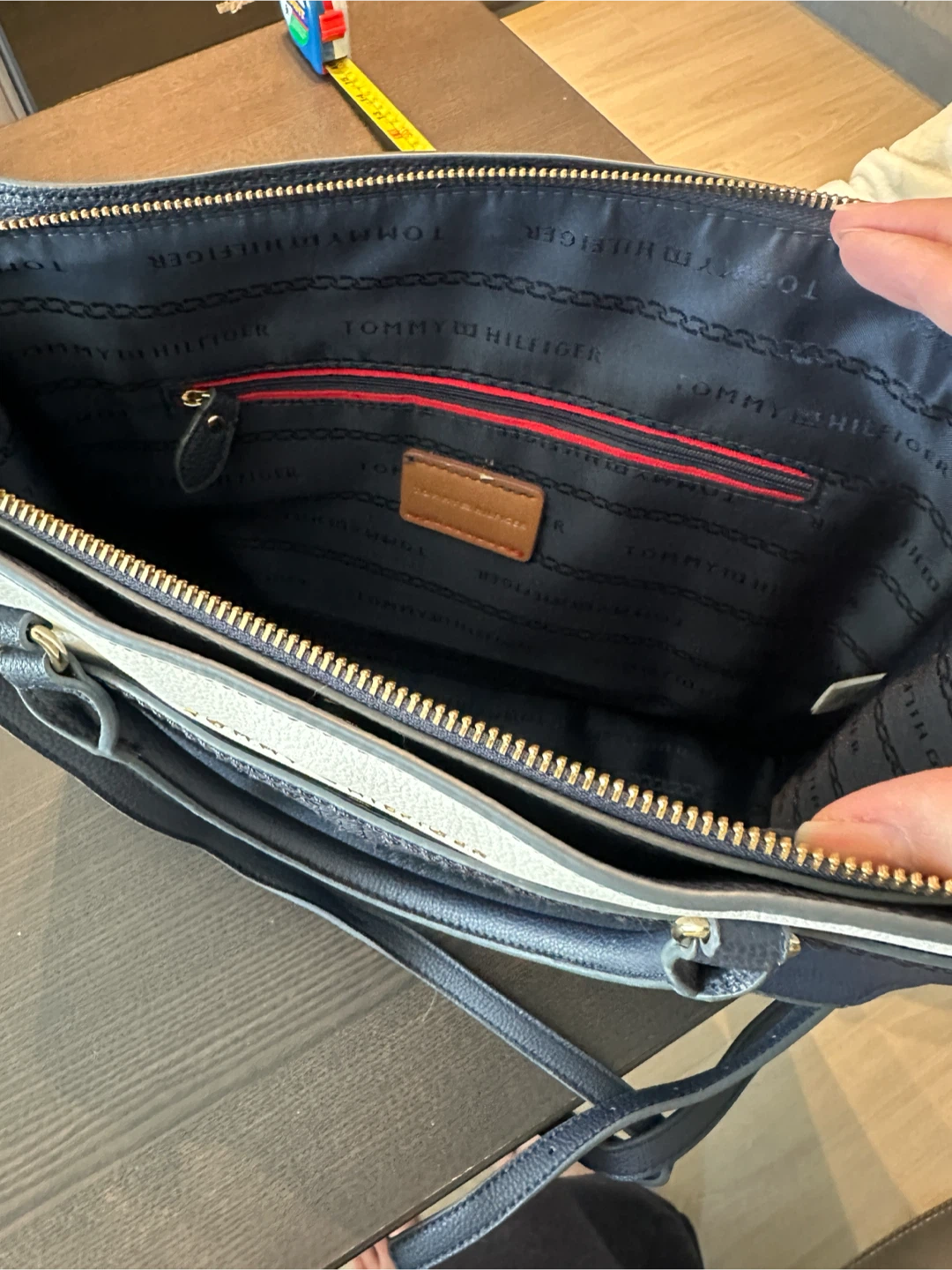 Tommy Hilfiger navy and white handbag - photo 4
