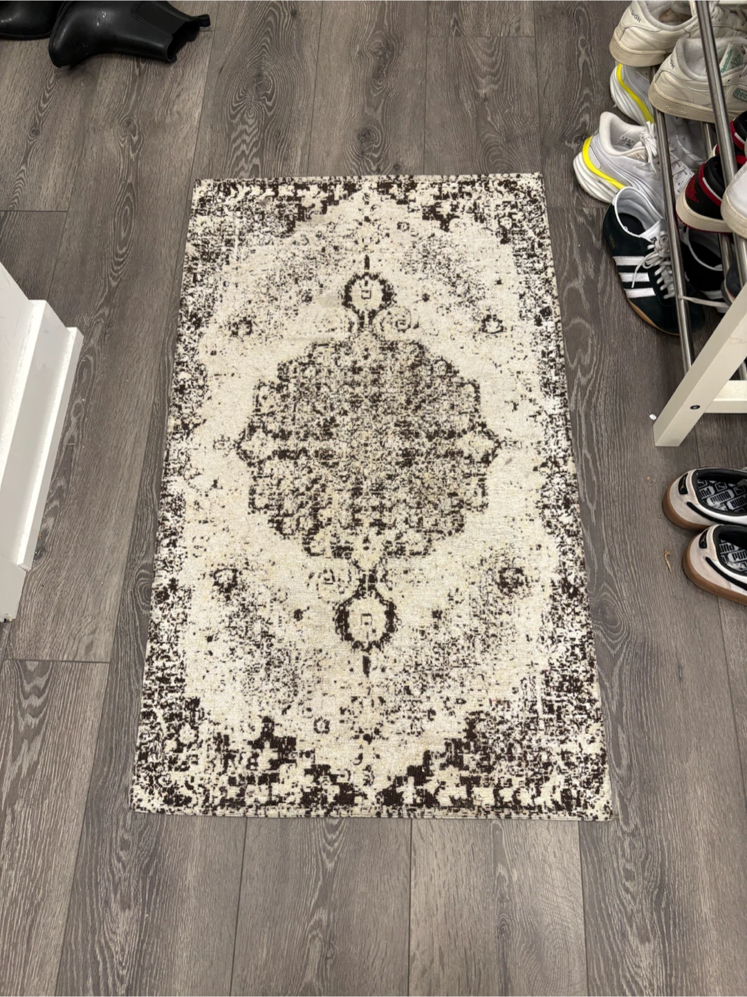 Distressed Pattern Area Rug