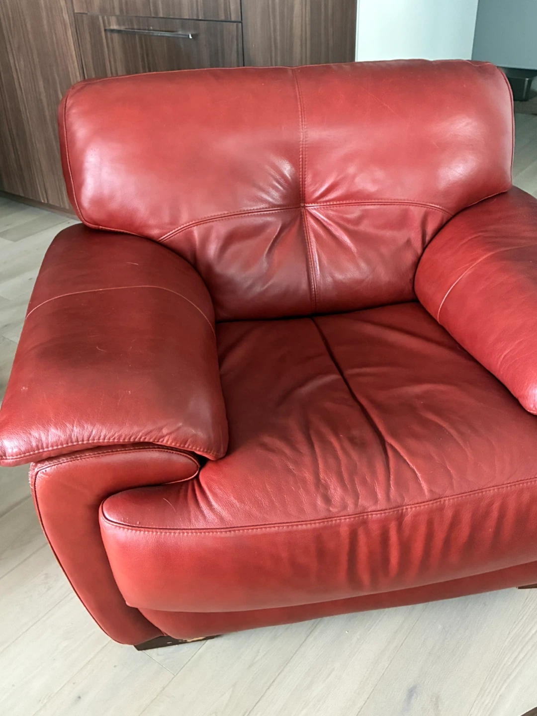 Vintage Red leather armchair - photo 3
