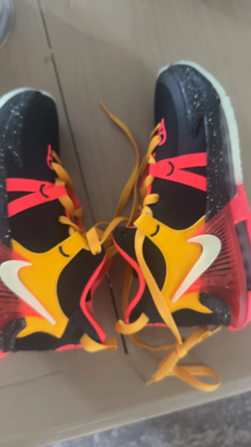 Nike LeBron Witness 8 Basketball Shoes size 4