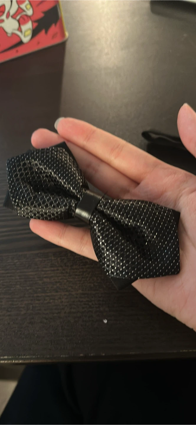 Black patterned bow tie