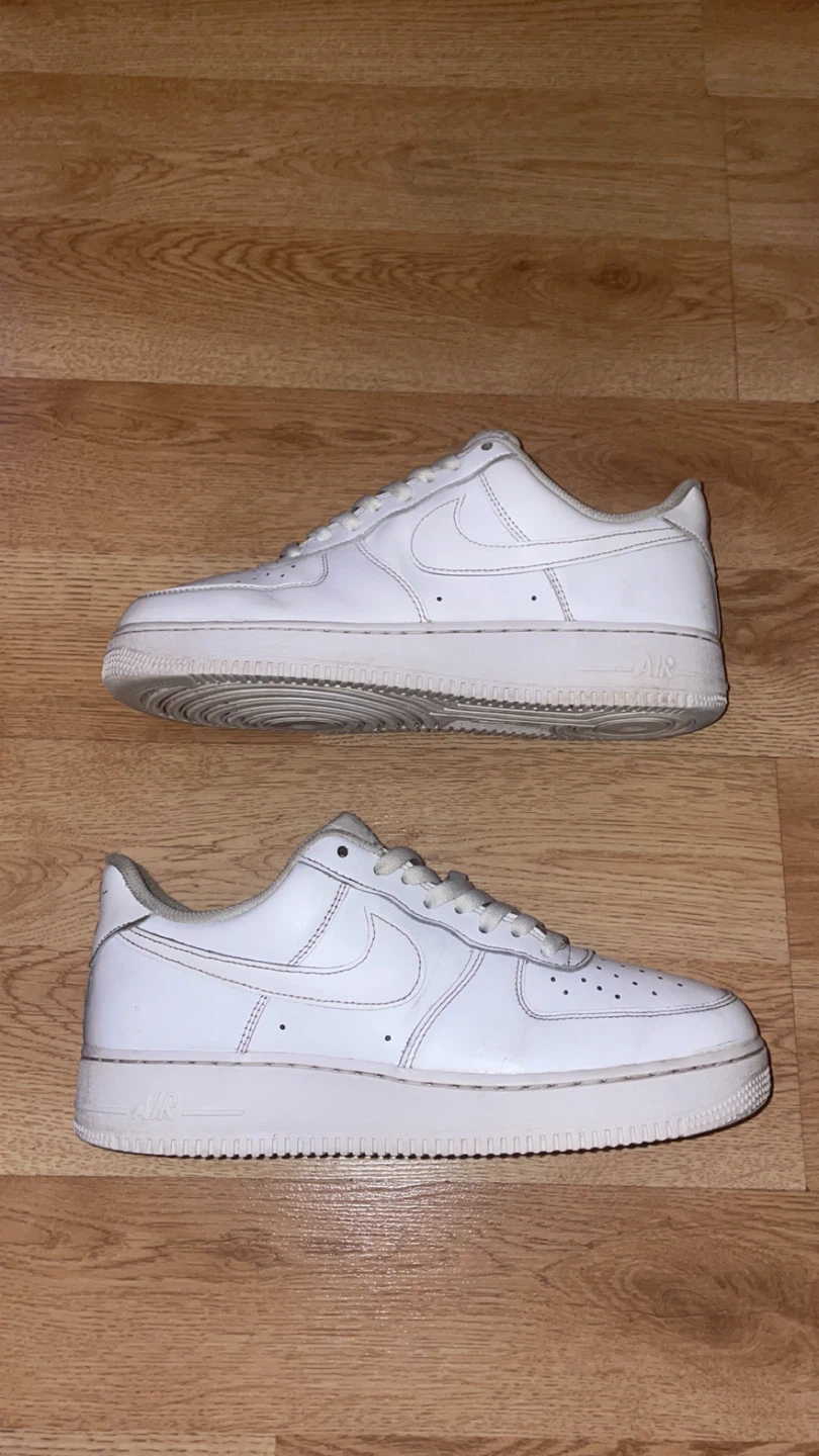 Size 9.5 men’s af1 20$
