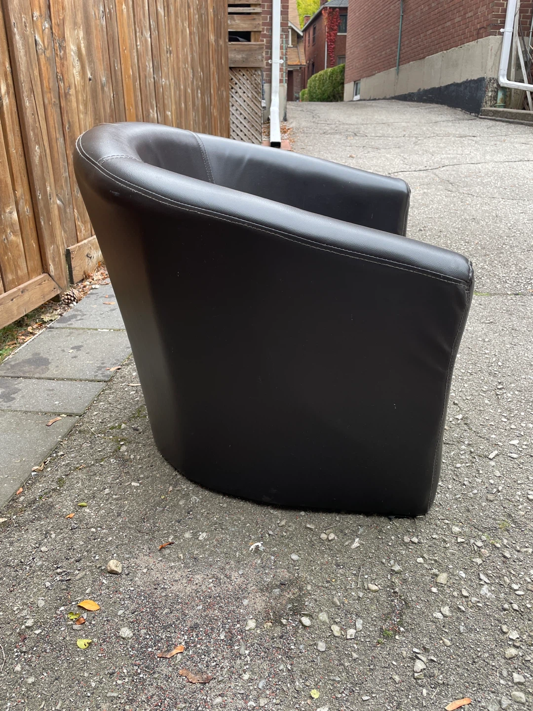 Dark brown leather-look barrel chair - photo 2