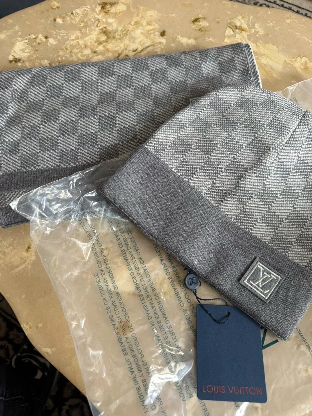 Louis Vuitton Hat and Scarf Set - photo 2