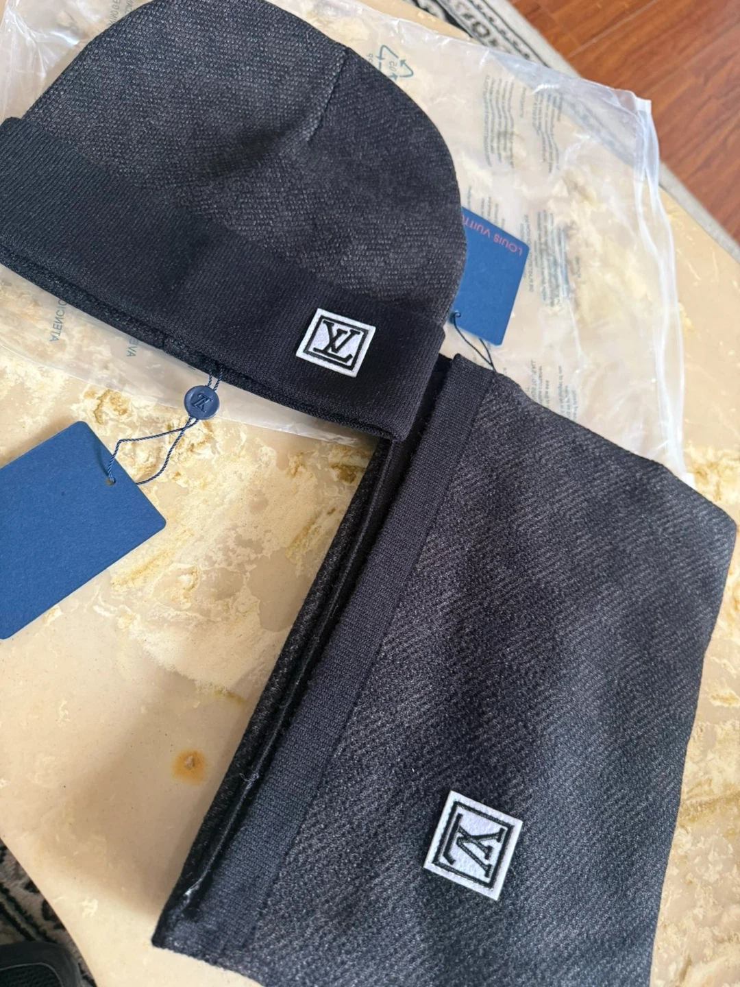Louis Vuitton Hat and Scarf Set - photo 5