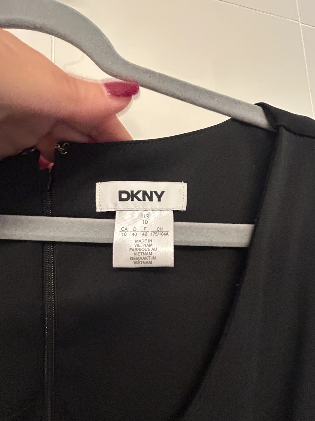 DKNY Black Sleeveless Twist-Front Dress - photo 3