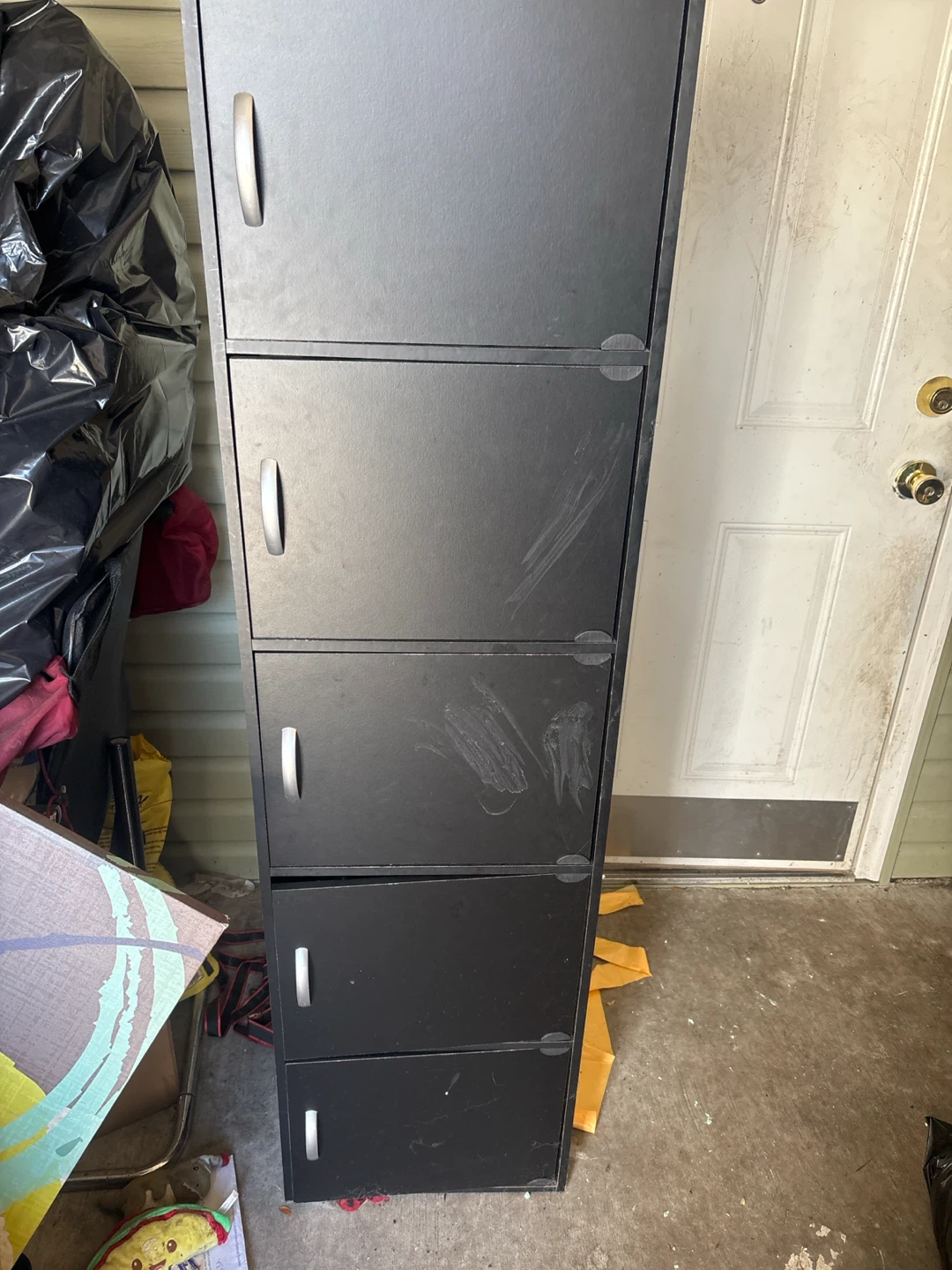 Black cabinet good condition needs cleaning