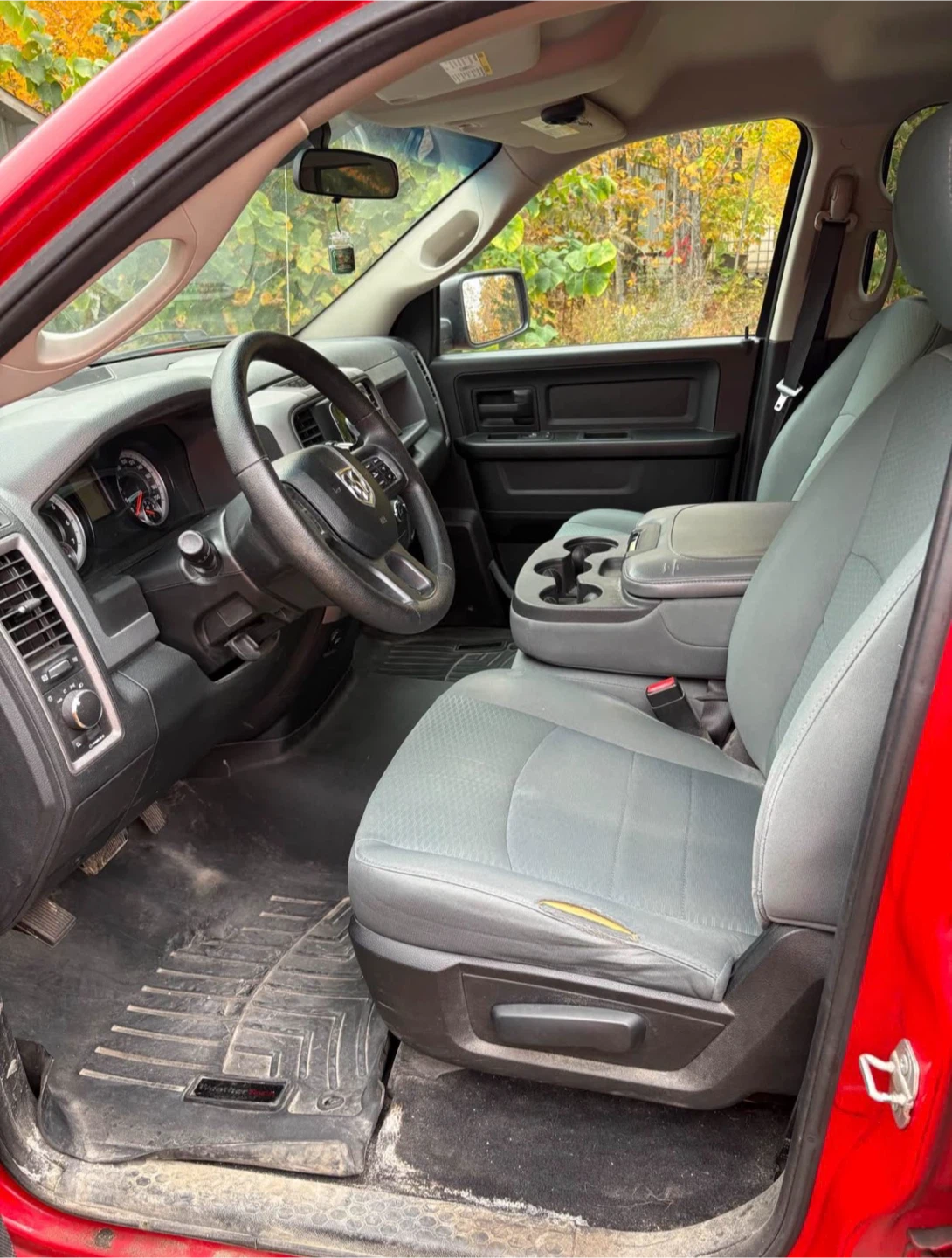 2016 Ram 1500 / 1 owner / Zero accident/ zero rust - photo 5