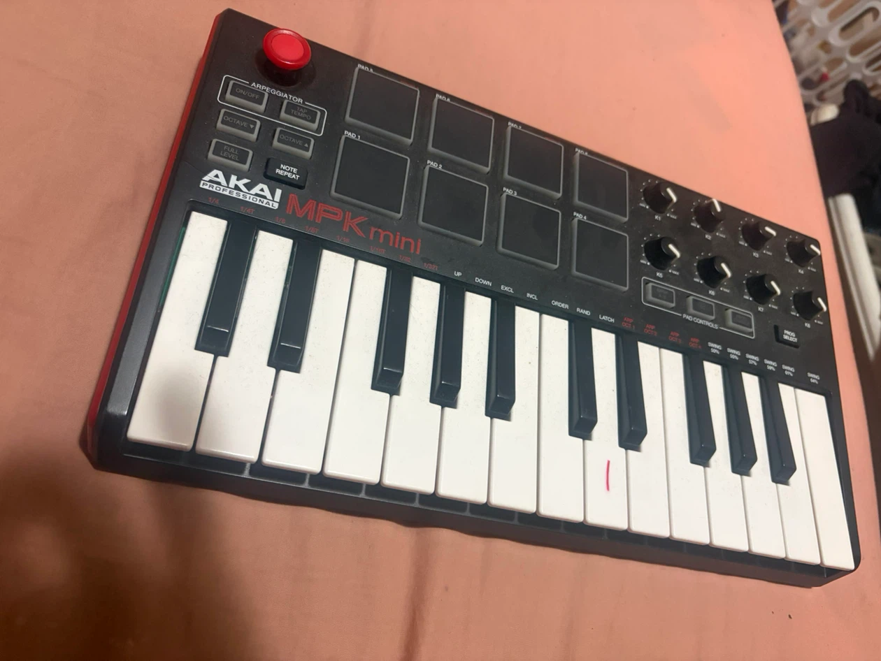 Akai MPK mini w/cable