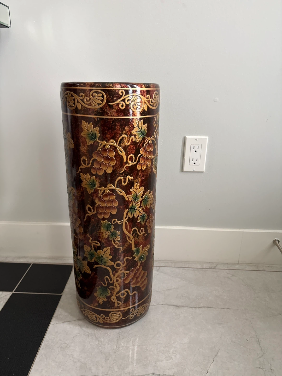 Ceramic Umbrella Stand with Grapevine Pattern