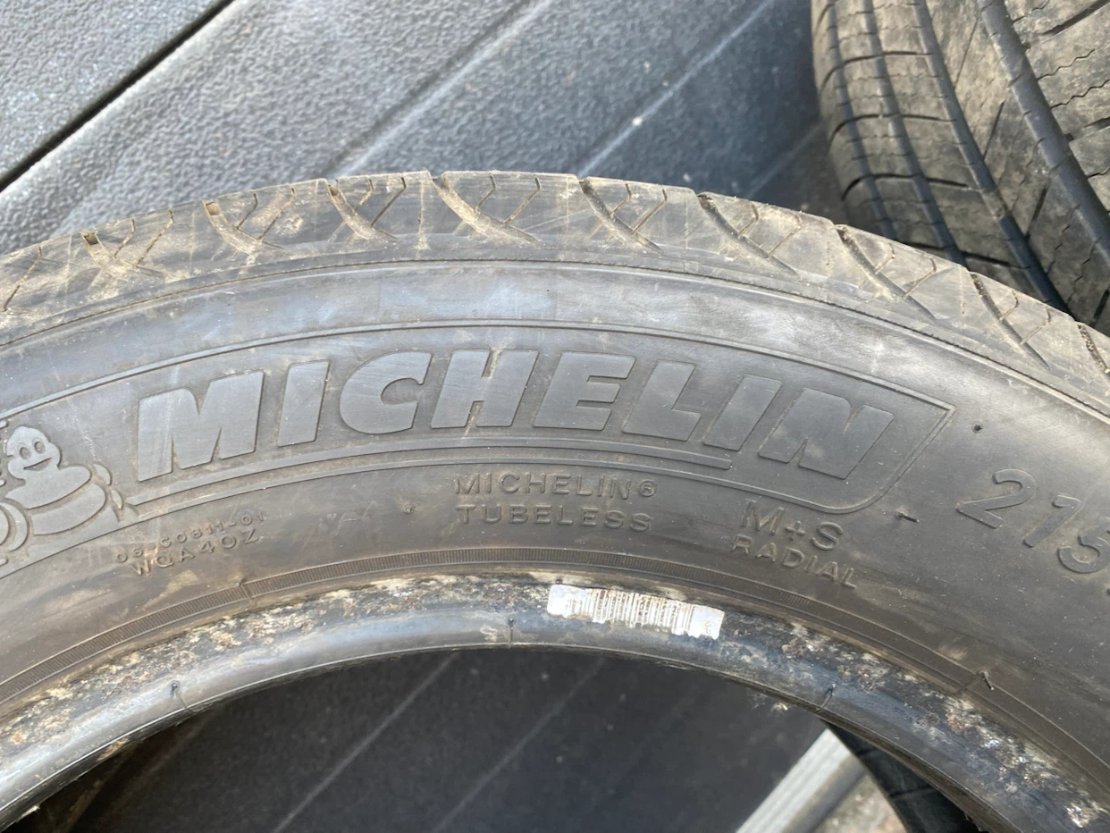 Set of 4 Michelin 215/60R16 Tires - photo 4