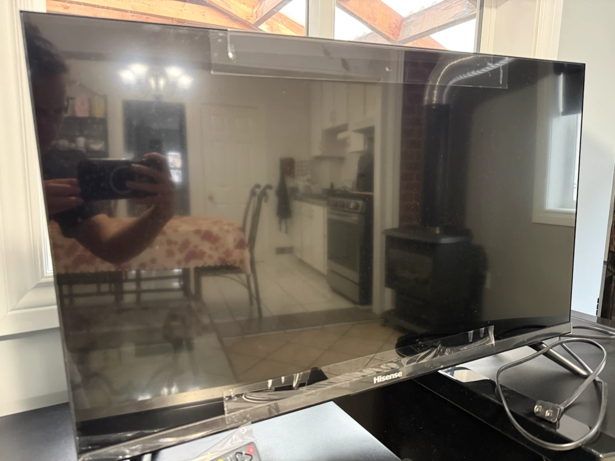 Hisense 32” TV - photo 2