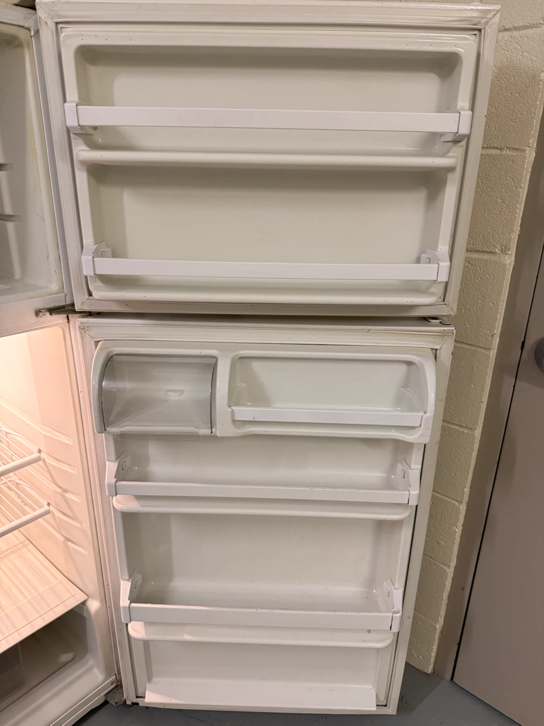 Maytag White Top-Freezer Refrigerator - photo 4