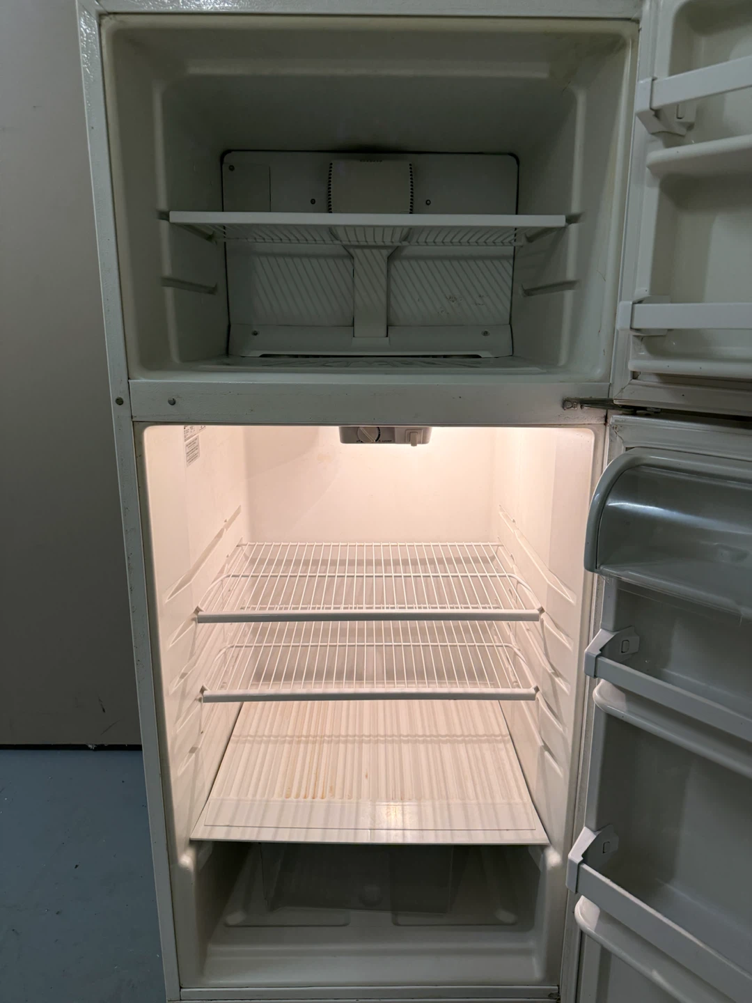Maytag White Top-Freezer Refrigerator - photo 5