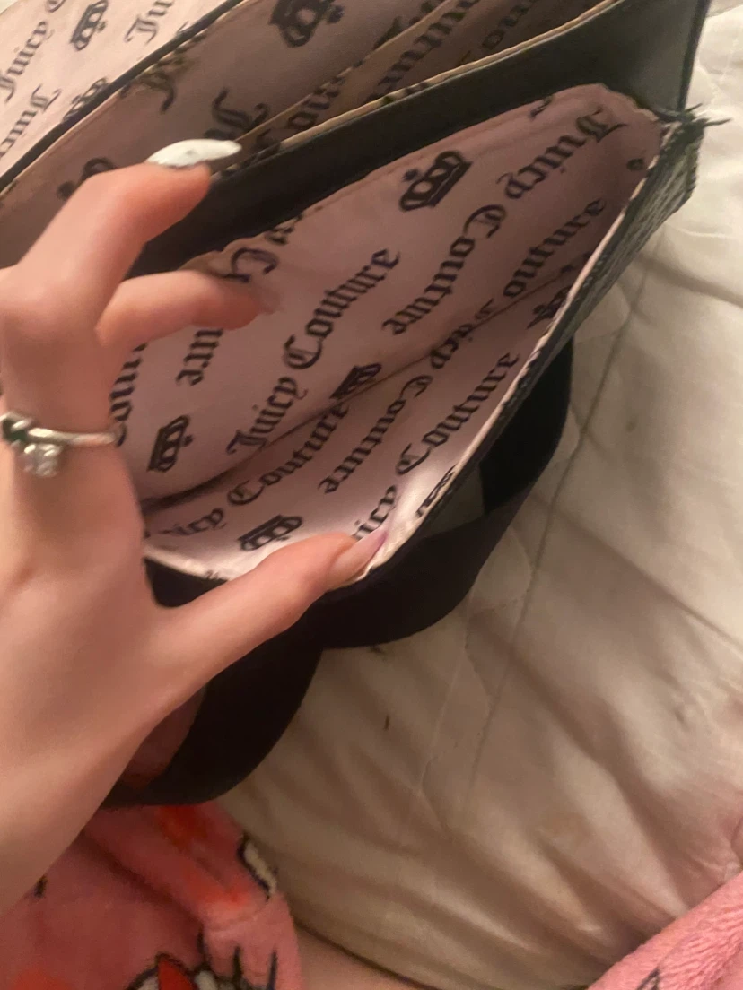 Juicy Couture black crossbody bag + strawberry coin purse - photo 3
