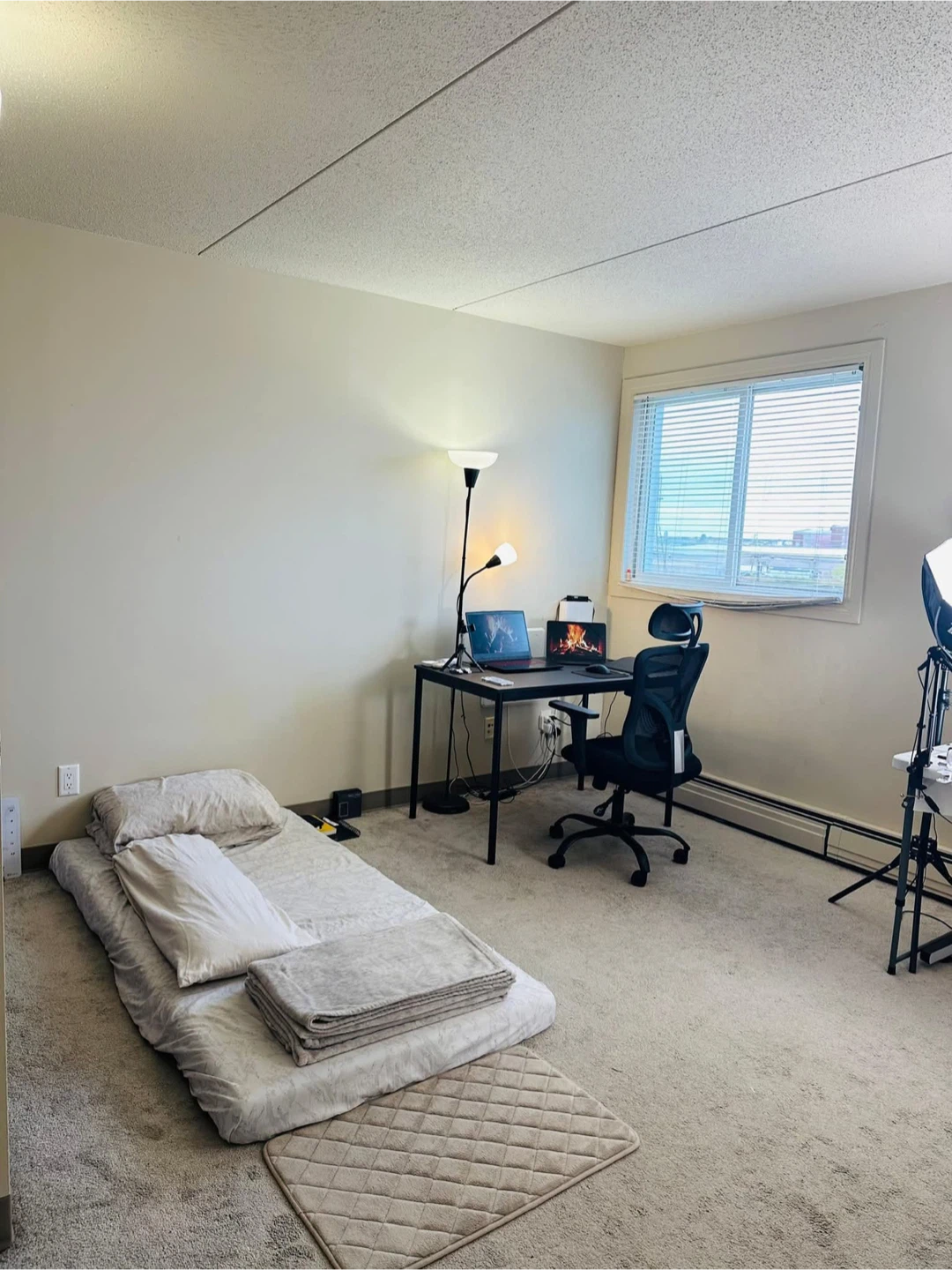 Private Master bedroom for rent beside Pembina Plaza