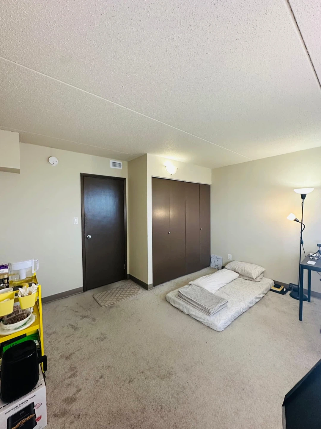 Private Master bedroom for rent beside Pembina Plaza - photo 2