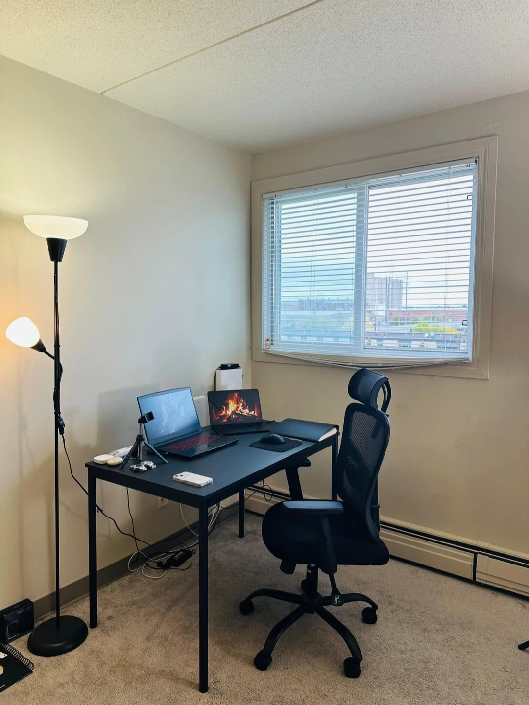 Private Master bedroom for rent beside Pembina Plaza - photo 3