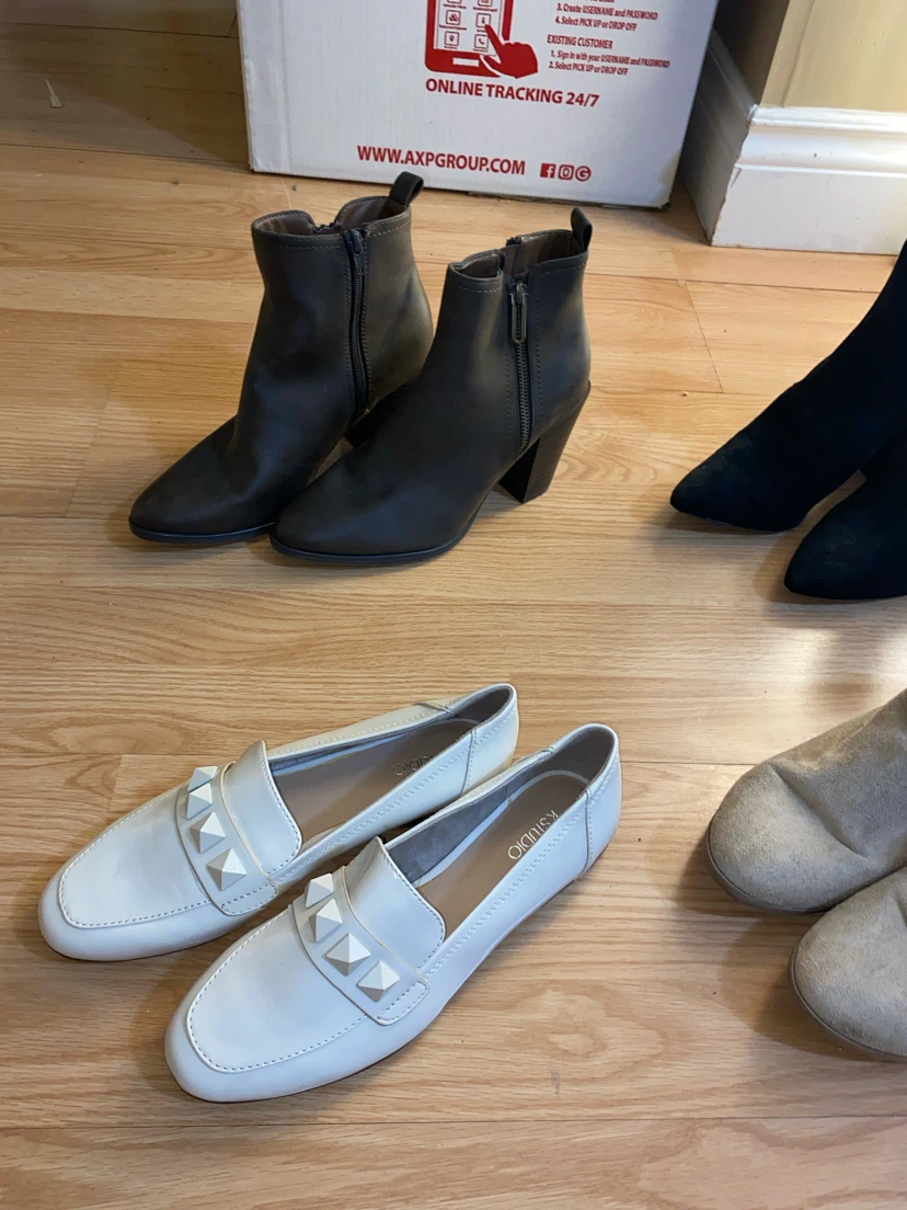 $10 - Assorted Women's Footwear - photo 2