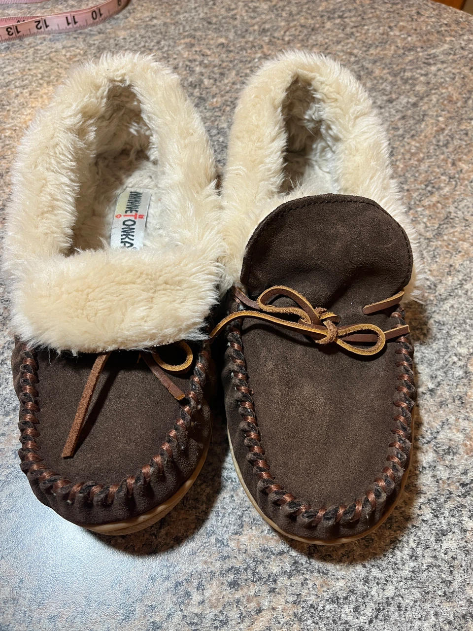 Minnetonka Brown Suede Slippers Size 8 - photo 2