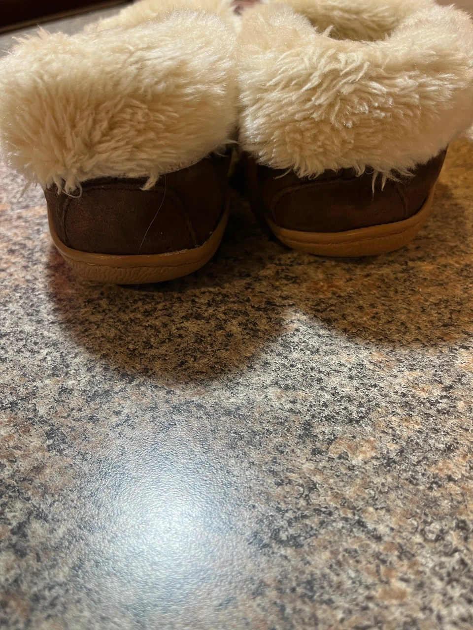 Minnetonka Brown Suede Slippers Size 8 - photo 4