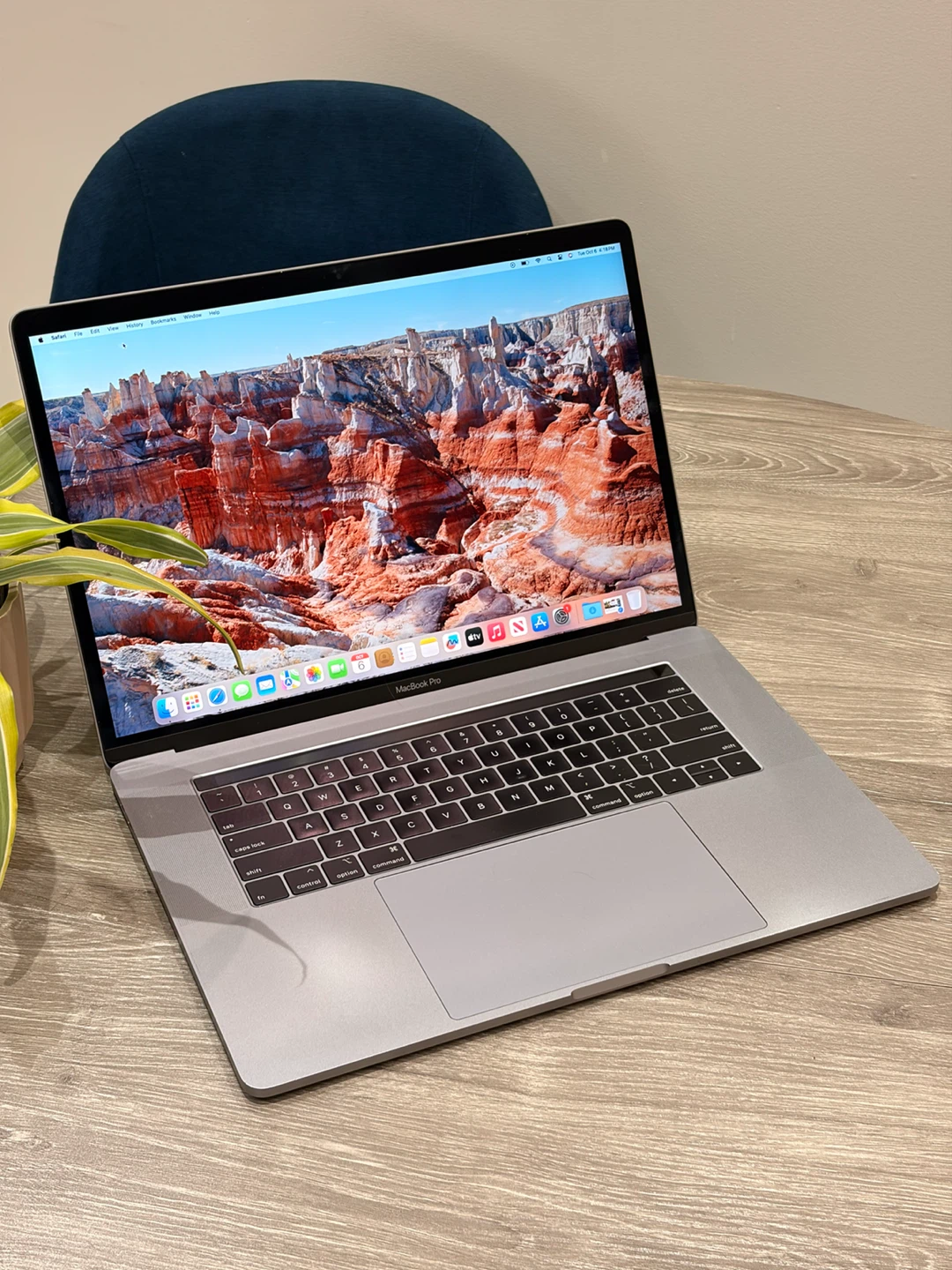 MacBook Pro 15" 2019 (Intel i7 / 16GB / 256GB) — Space Gray