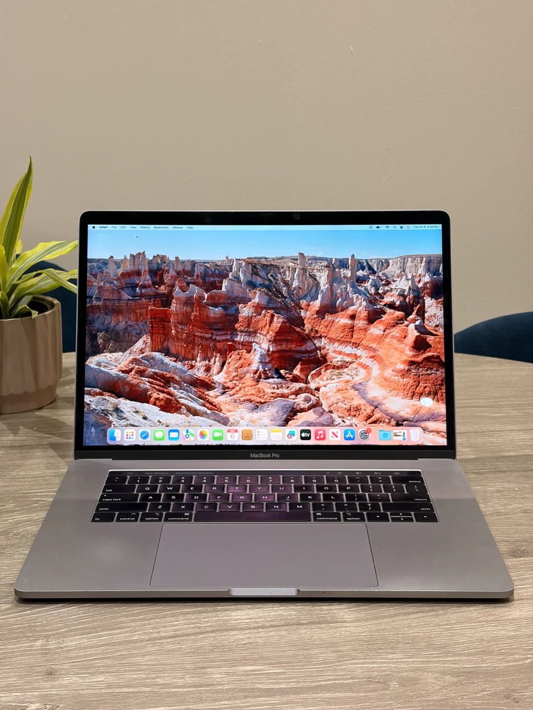 MacBook Pro 15" 2019 (Intel i7 / 16GB / 256GB) — Space Gray - photo 2