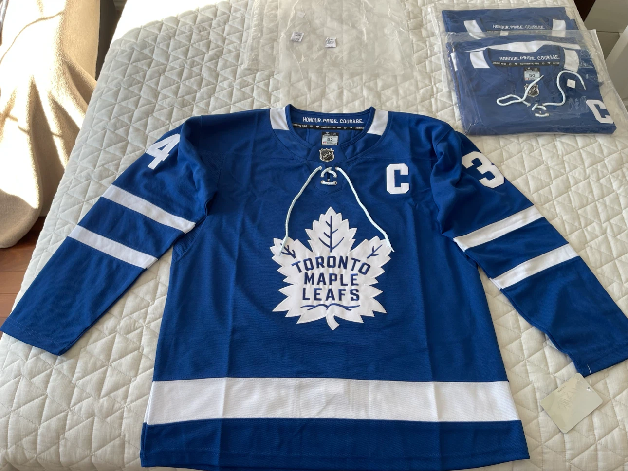 NEW Toronto Maple Leafs Jerseys | 34 - Matthews, Sizes: L, M
