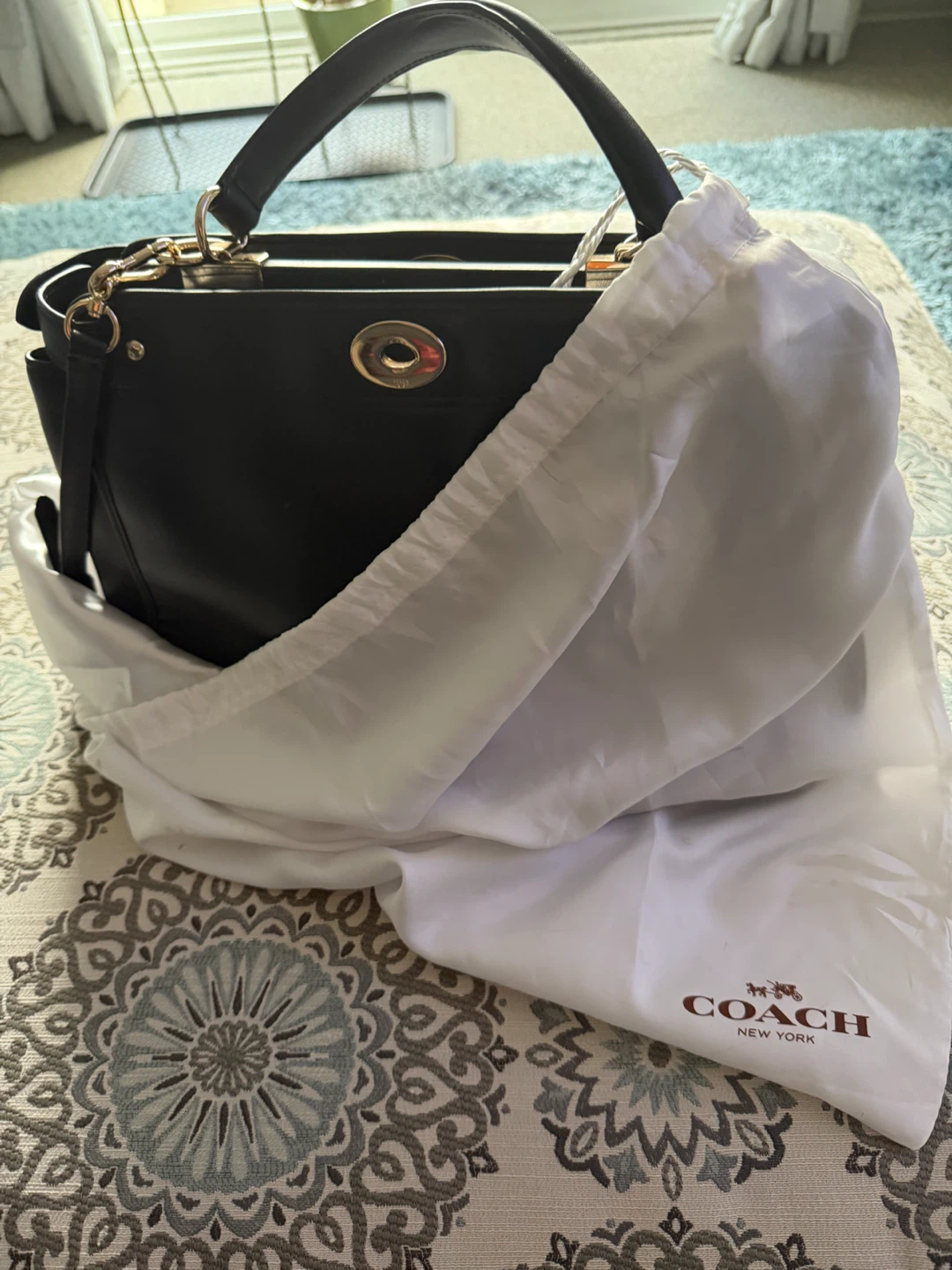 Authentic Black Coach Leather Handbag - photo 2