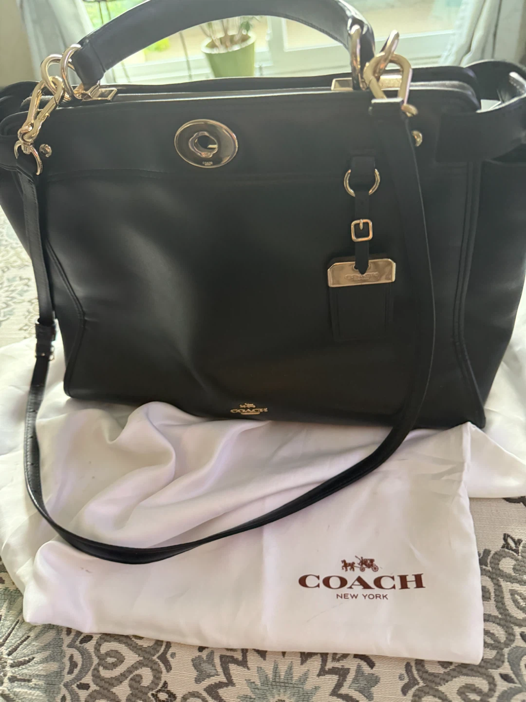 Authentic Black Coach Leather Handbag - photo 3
