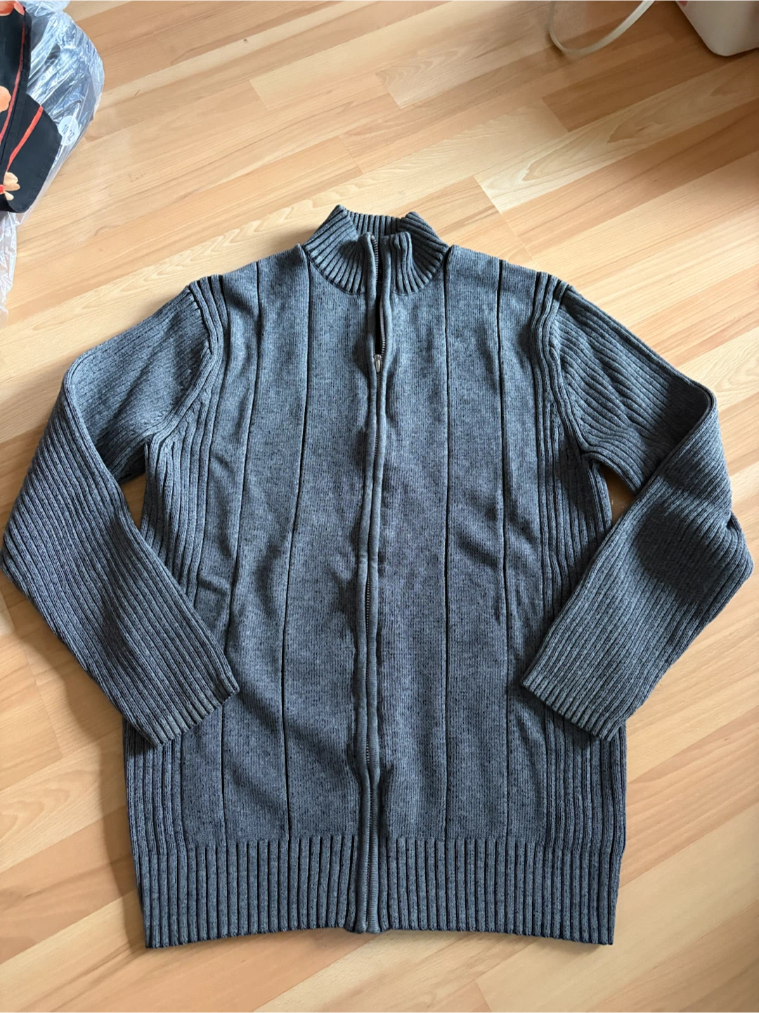 Men’s Sweater Size Medium  $10 firm